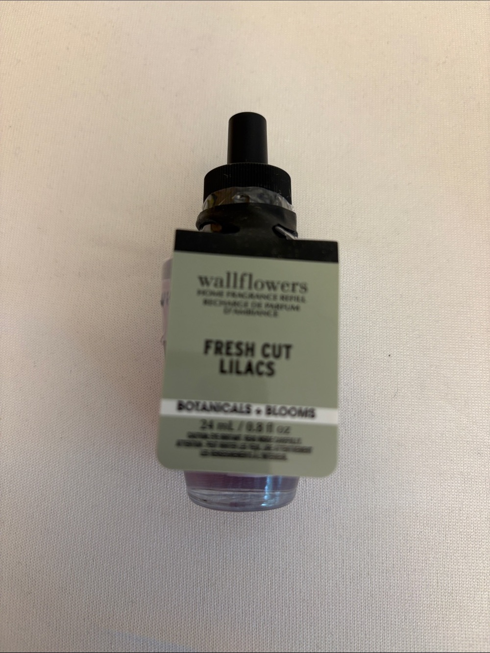 Bath & Body Works Fresh Cut Lilacs Set candle, hand gel, wallflower All new - Picture 4 of 5